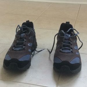 Fitzwell tennis shoe, Black and Navy, Size 12.5W